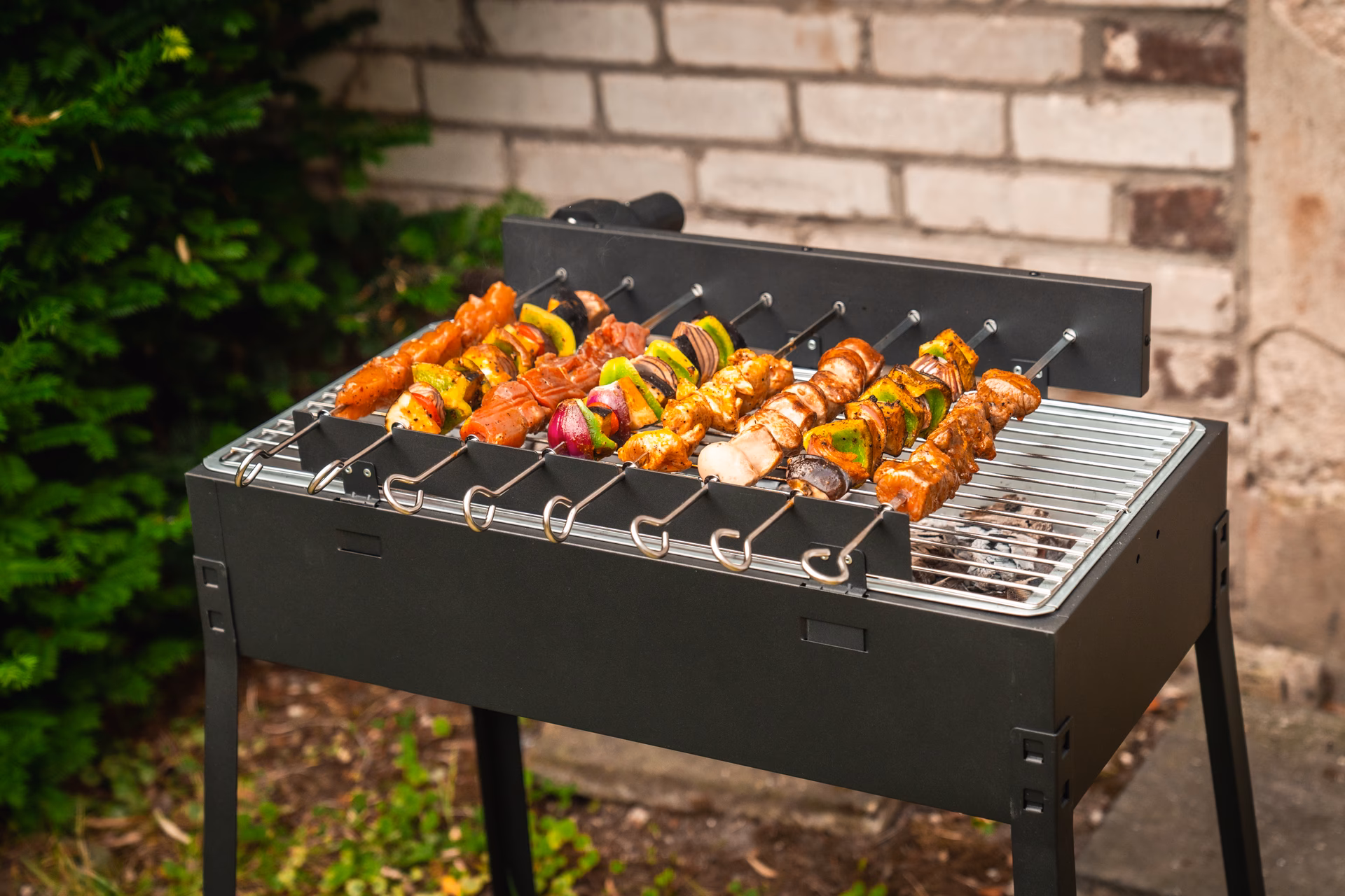 Was ist der Unterschied zwischen einem Schaschlik grill und einem herkömmlichen?