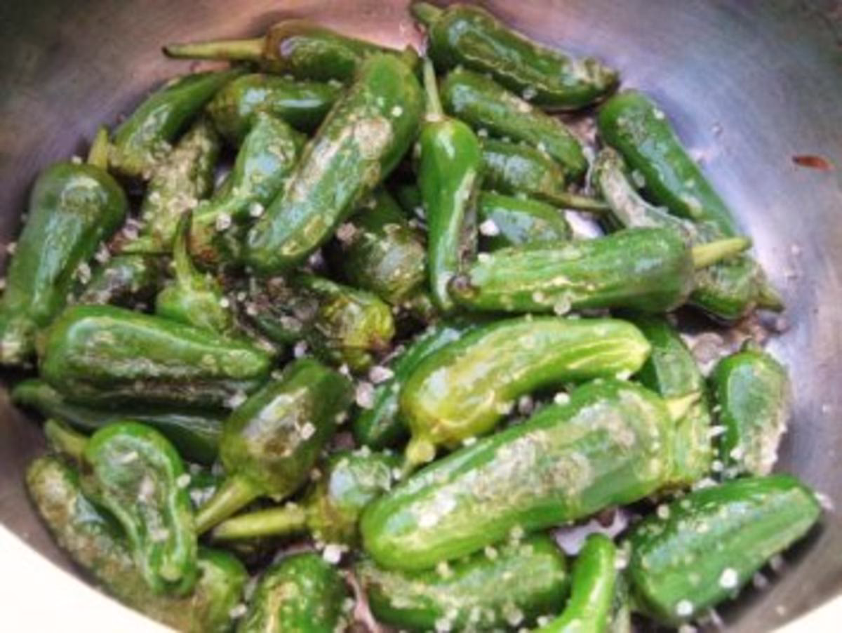 Wie grillt man gefüllte Spitzpaprika?