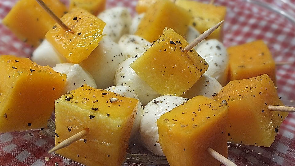 Wie bereite ich Mozzarella-Spieße zu?