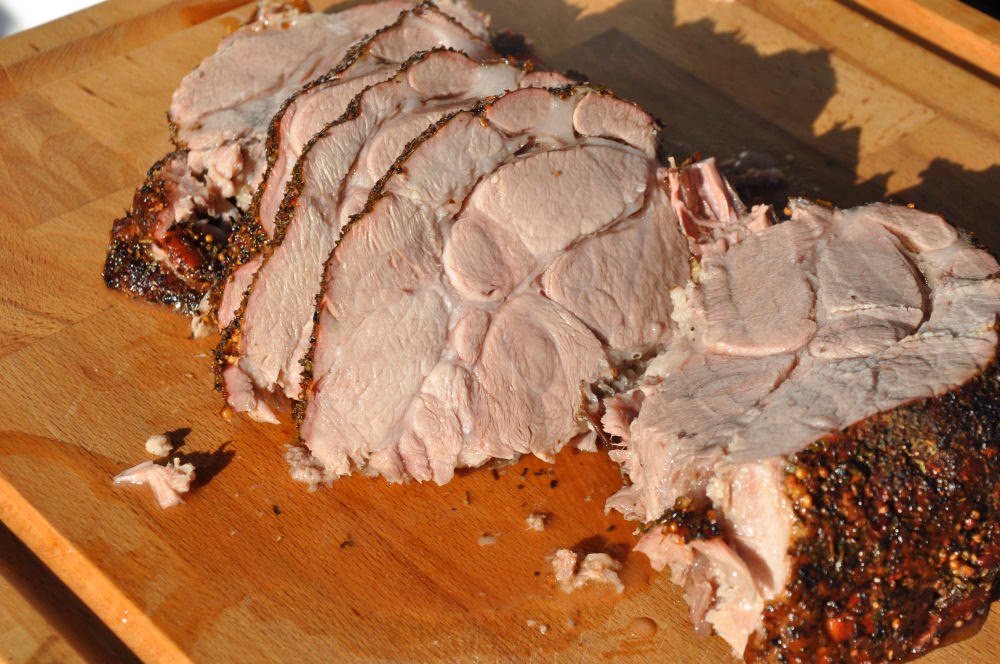 Wie Würze ich Schweinebraten auf dem Grill?