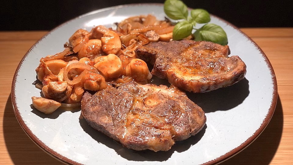 Wie bereite ich nackensteaks zu?