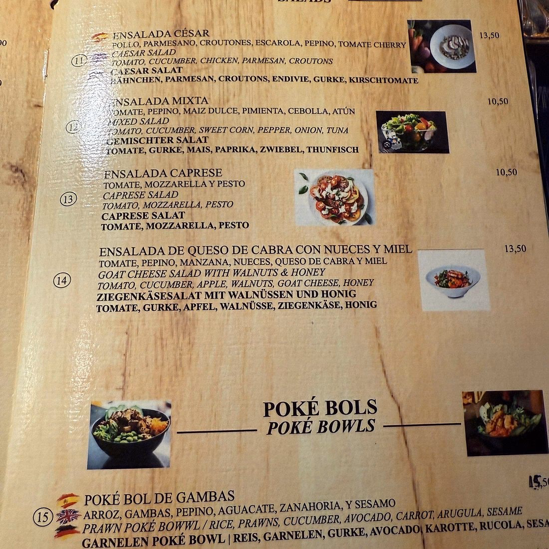 Why should you visit Papi's Grill Playa del Ingles?