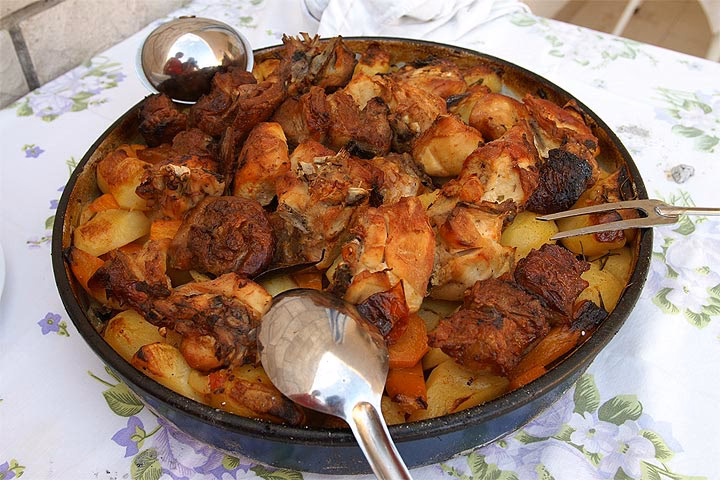 Wie wird Peka zubereitet?