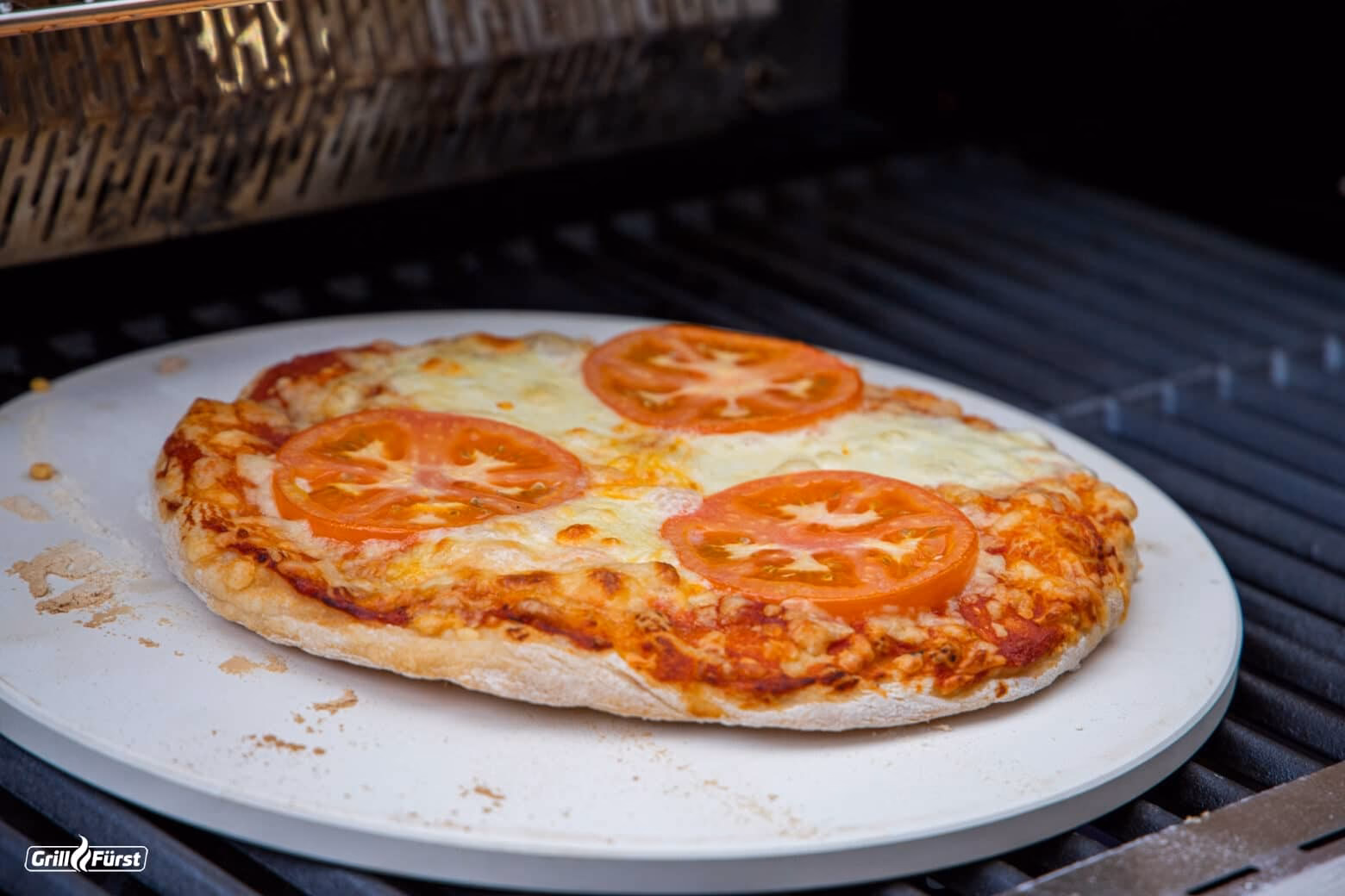 Wie verwende ich den Pizzastein beim Grillen?