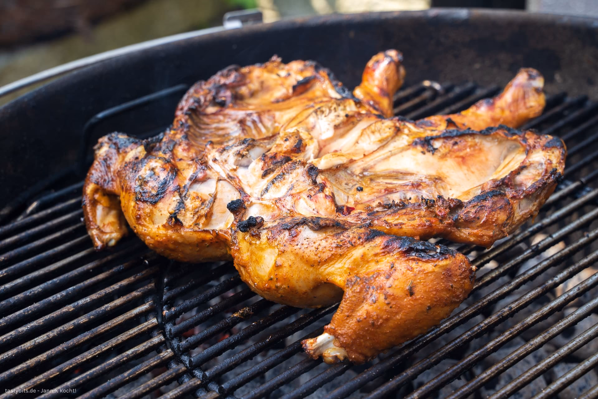 Wie bereitet man ein Hähnchen auf dem Monolith-keramikgrill vor?