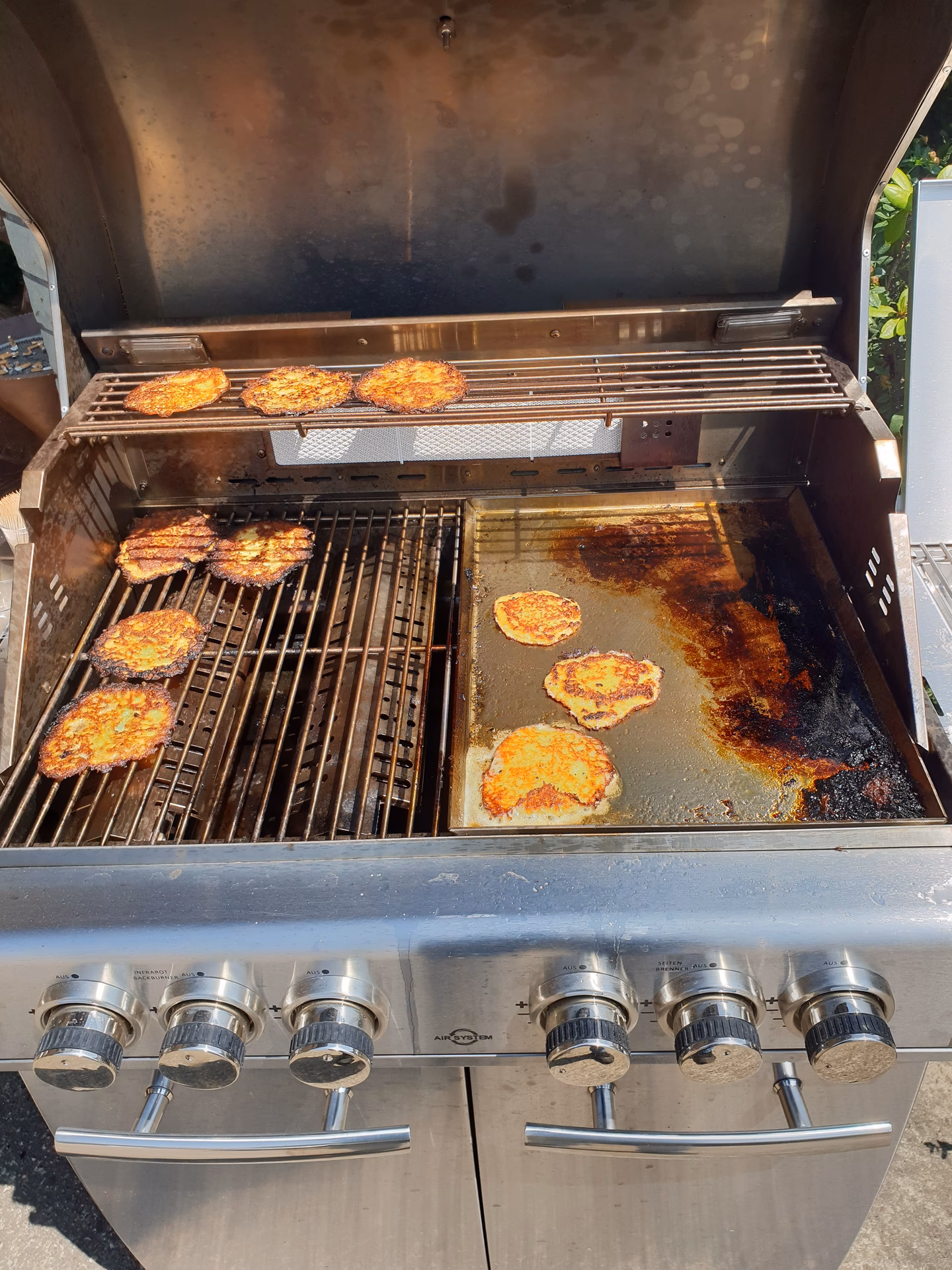 Wie wird Reibekuchen auf dem Gasgrill zubereitet?