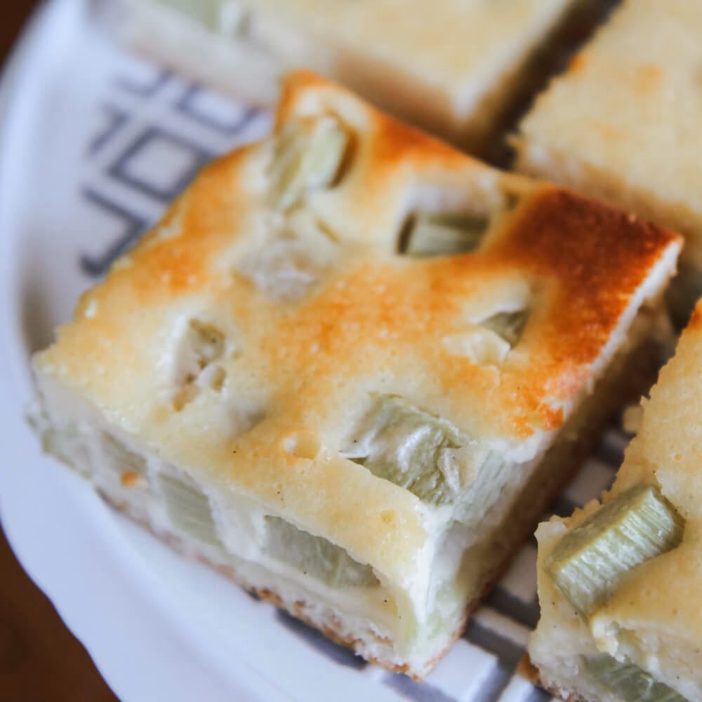 Wie schmeckt Rhabarberkuchen mit Topfen?