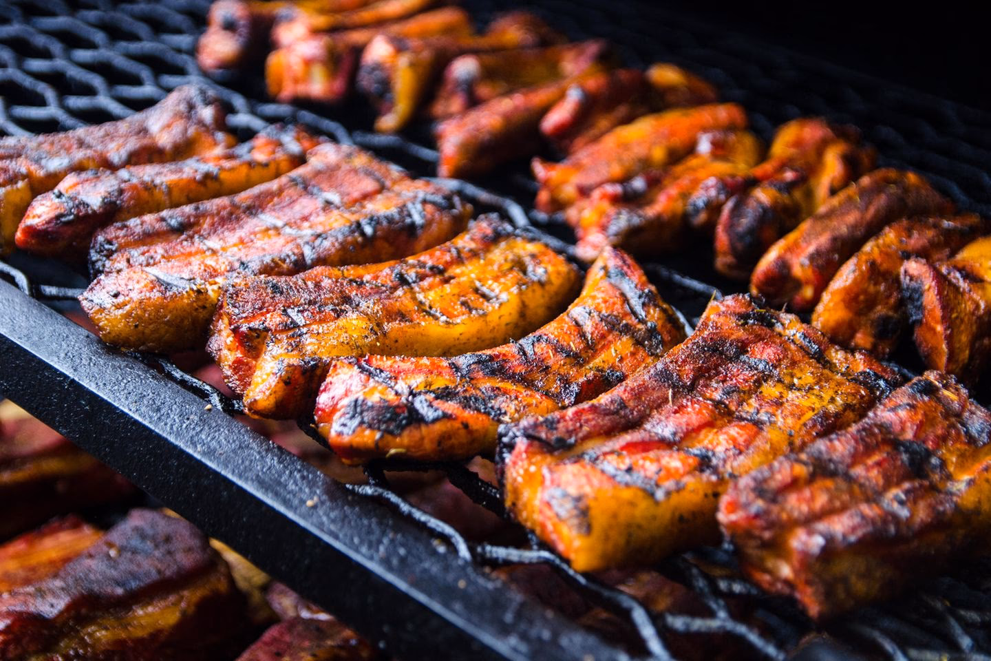 Was ist der Unterschied zwischen Grillen und smoken?