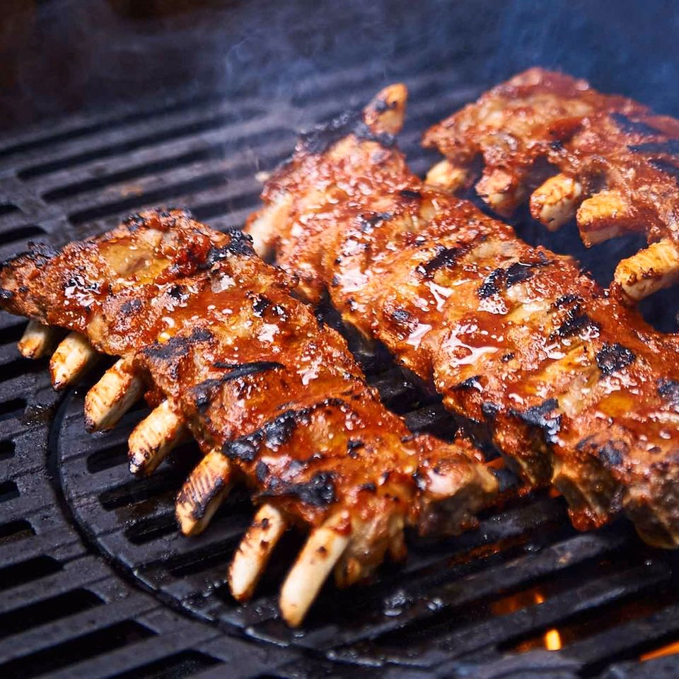 Wie lange dauert es bis ein Steak grillt?