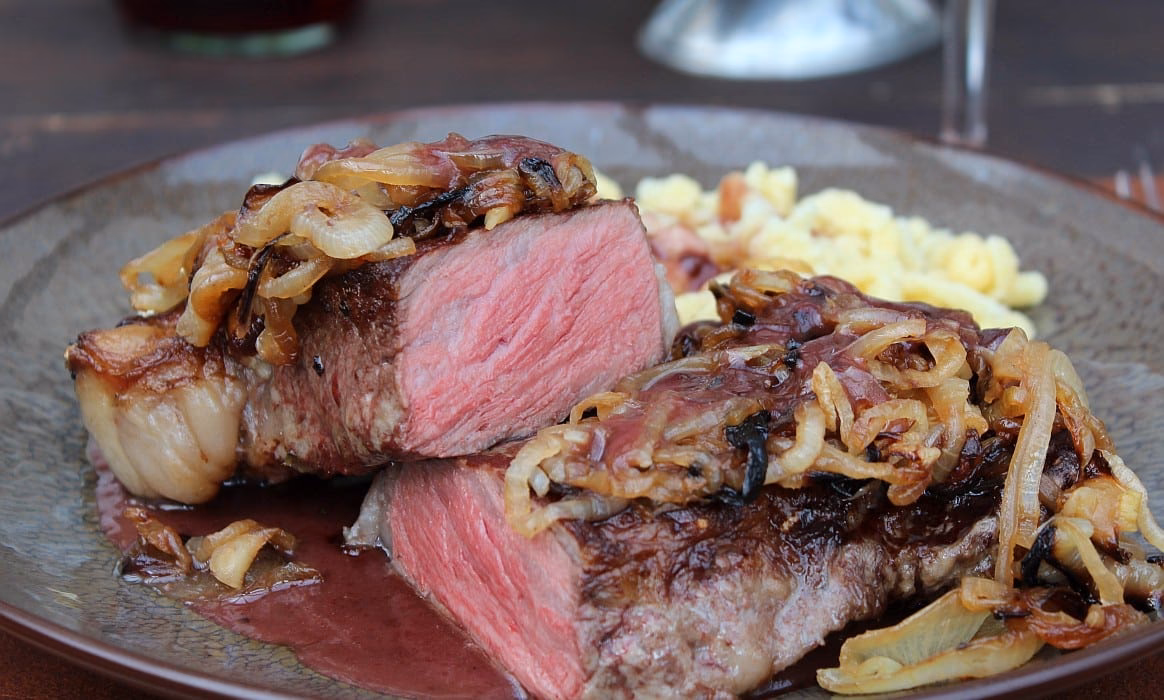 Was ist der Unterschied zwischen Rostbraten und Zwiebelrostbraten?