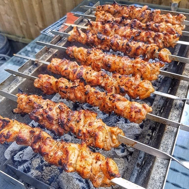 Wie kann man das Schaschlik-Erlebnis vervollständigen?