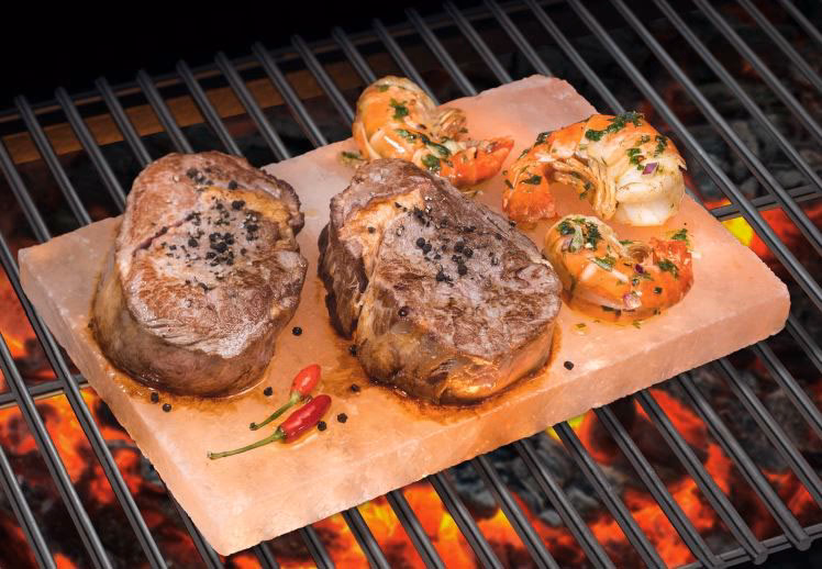 Wie reinige ich einen Salzstein zum Grillen?