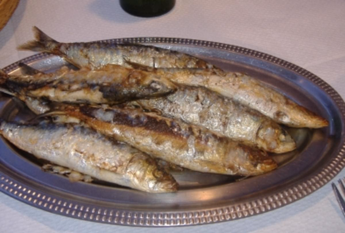 Welche Beilagen passen zu frittierten Sardinen?