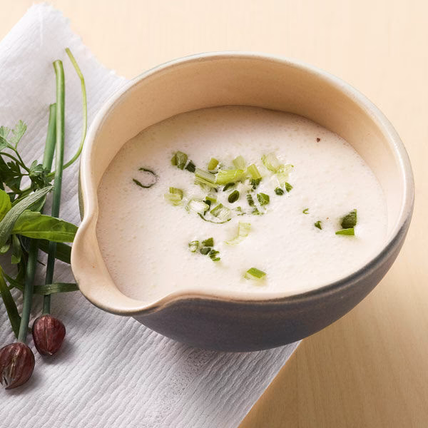 Wie kann man Knoblauch-Sauerrahm-Sauce machen?