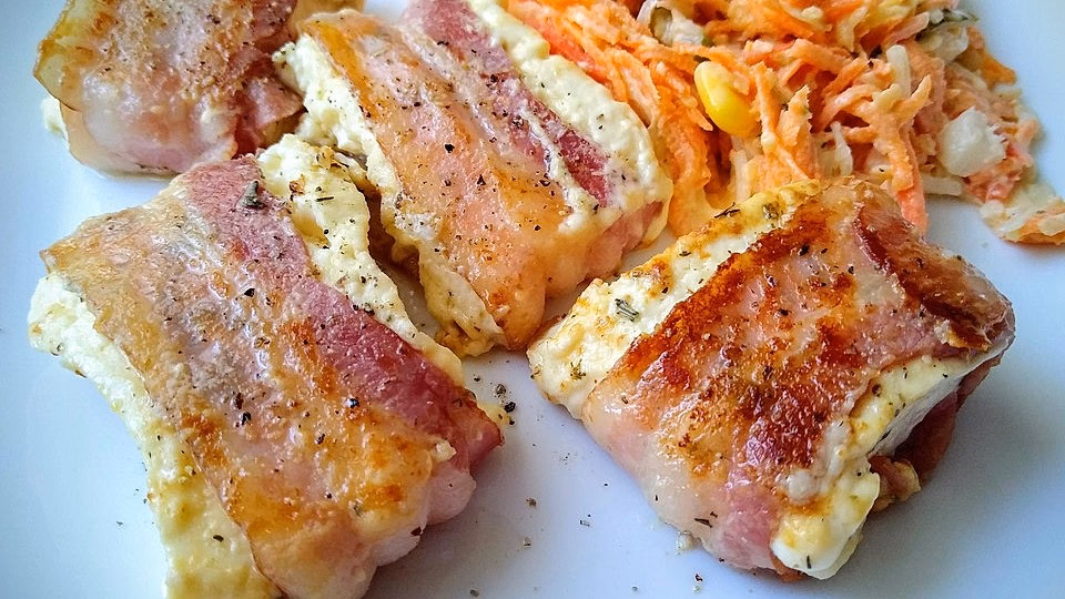 Wie kann man Käse im Speckmantel schneiden?