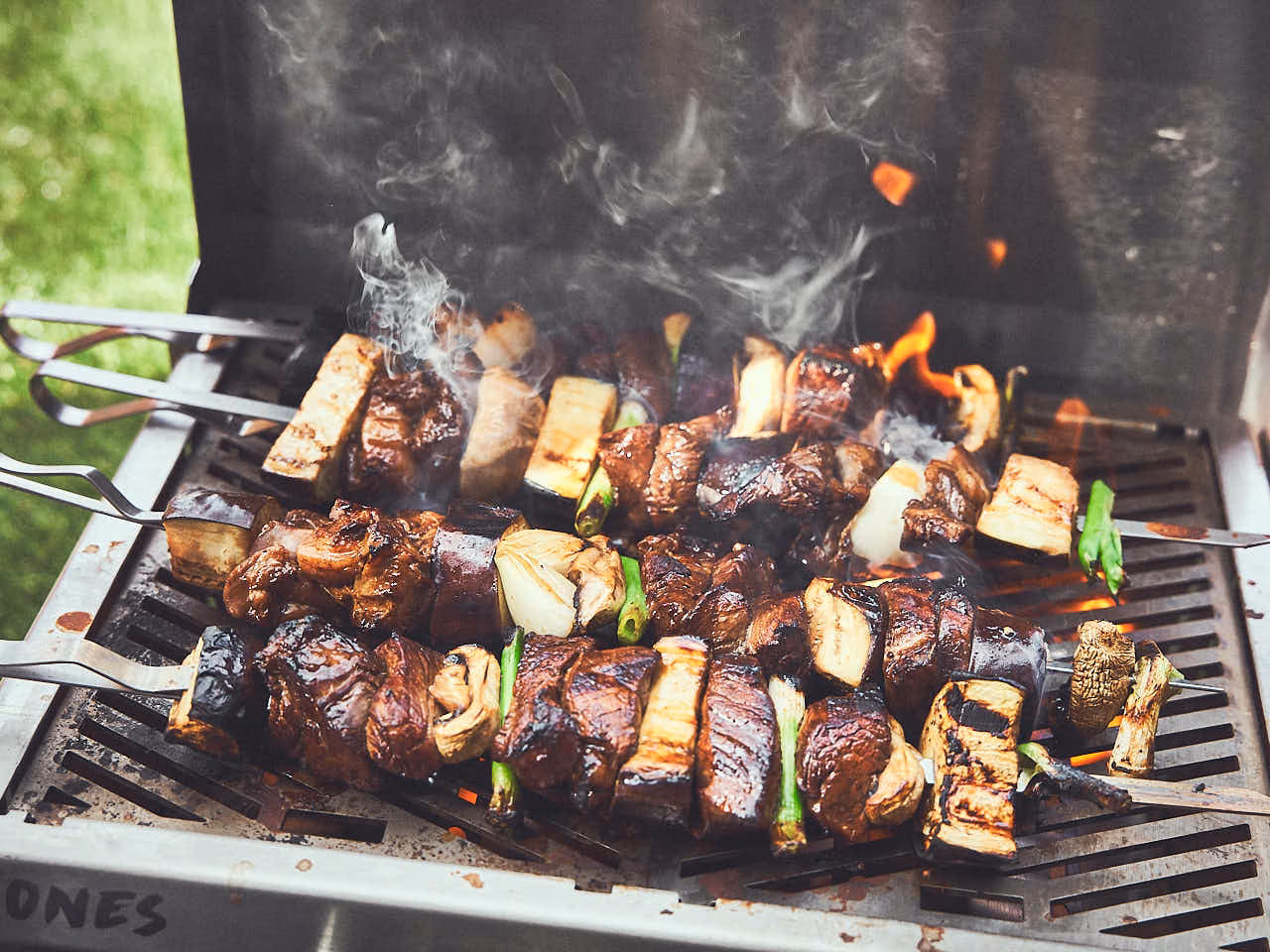 Wie lange brauchen Spieße für den Tandoor-Grill?