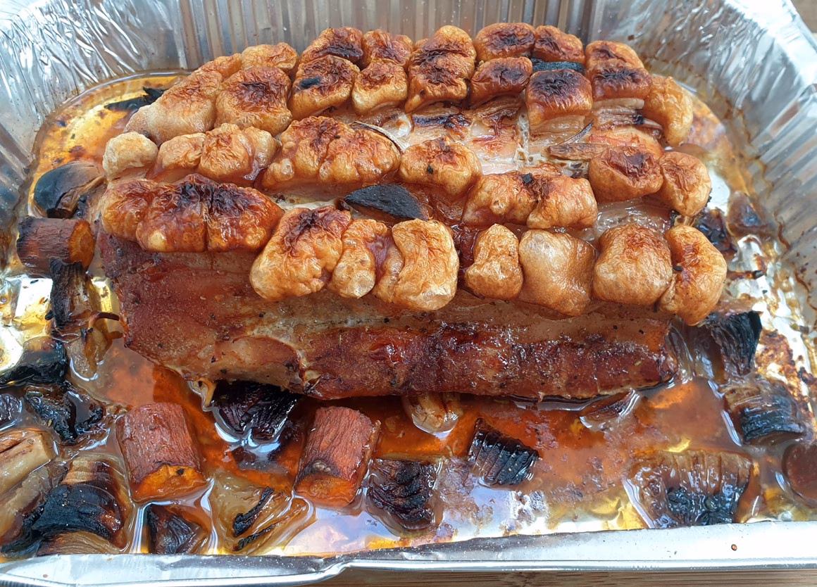 Wie bereite ich Schweinebraten in den Backofen vor?