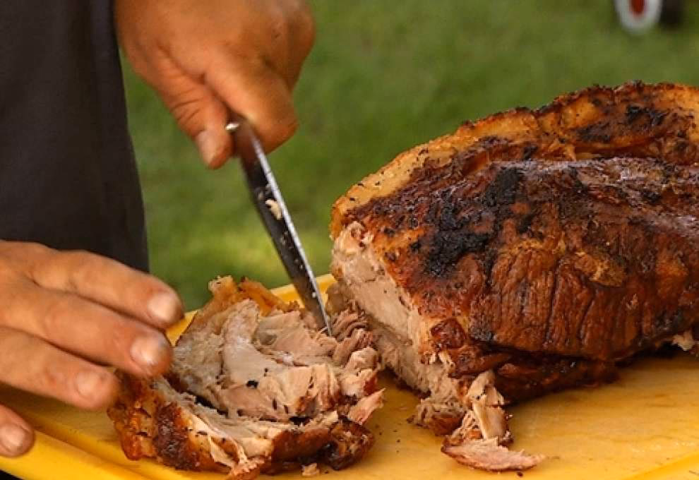 Wie bereite ich einen Schweinsbraten vor?