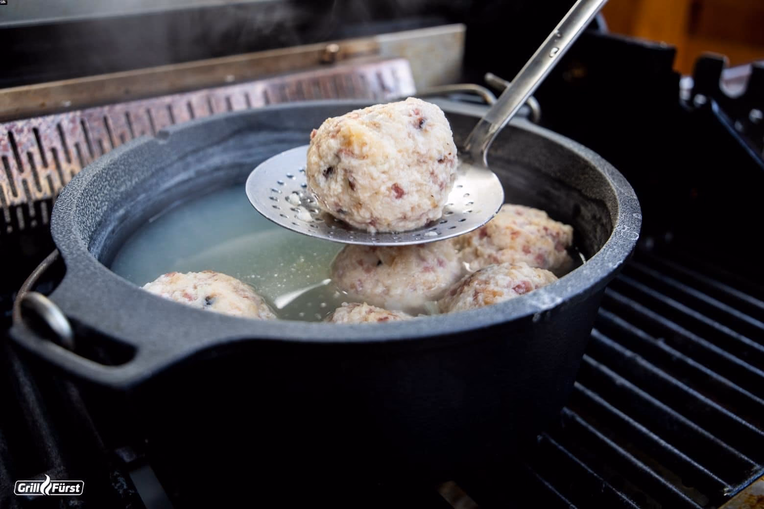 Wie bereite ich Semmelknödel zu?