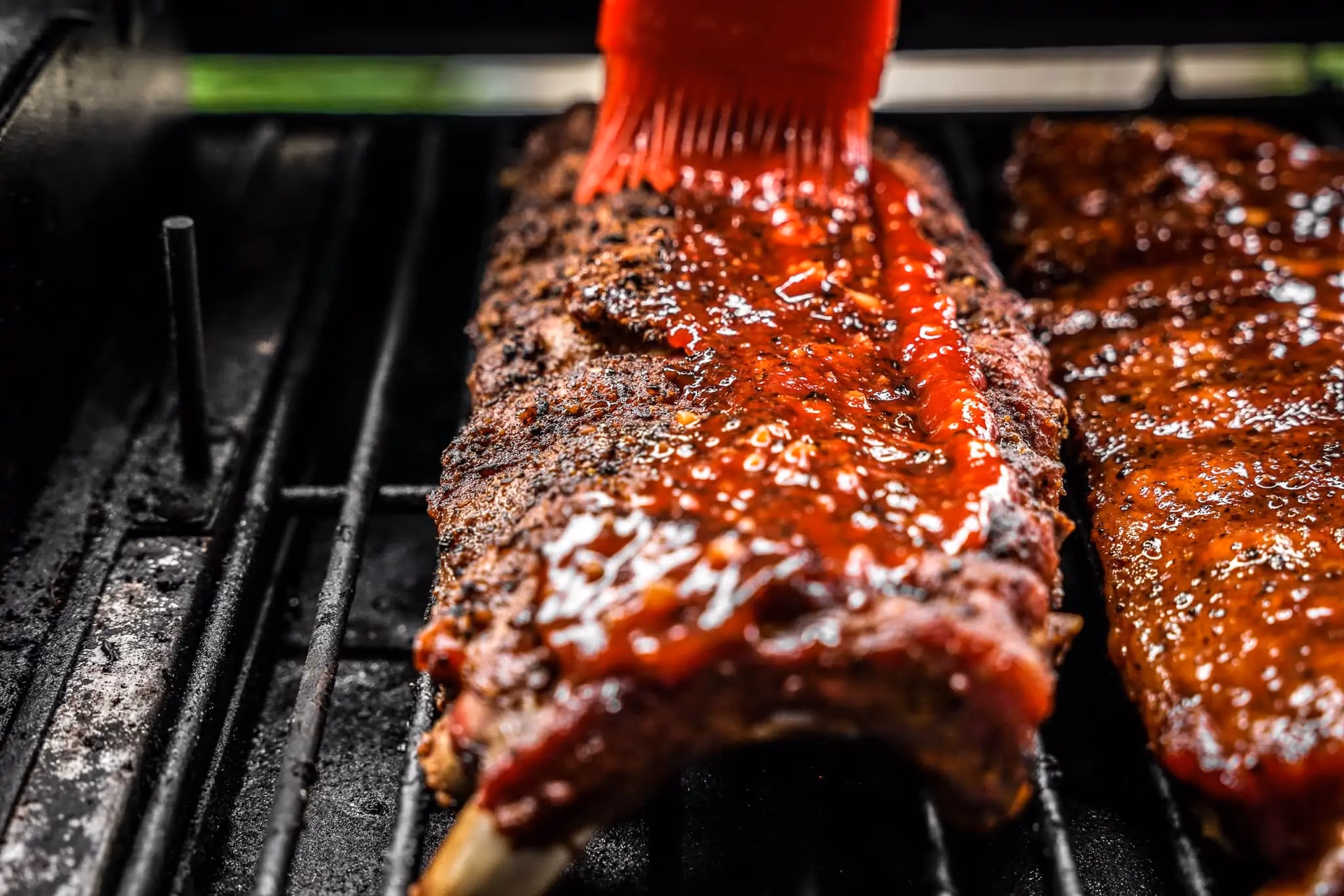 Wie lange muss man Rippchen auf dem Grill lassen?