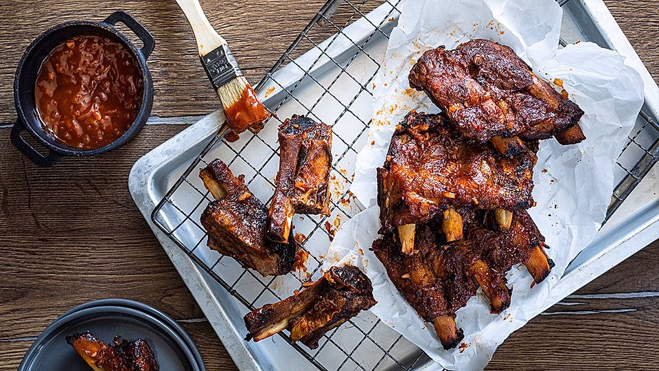 Wie grillt man Ribs im Backofen?