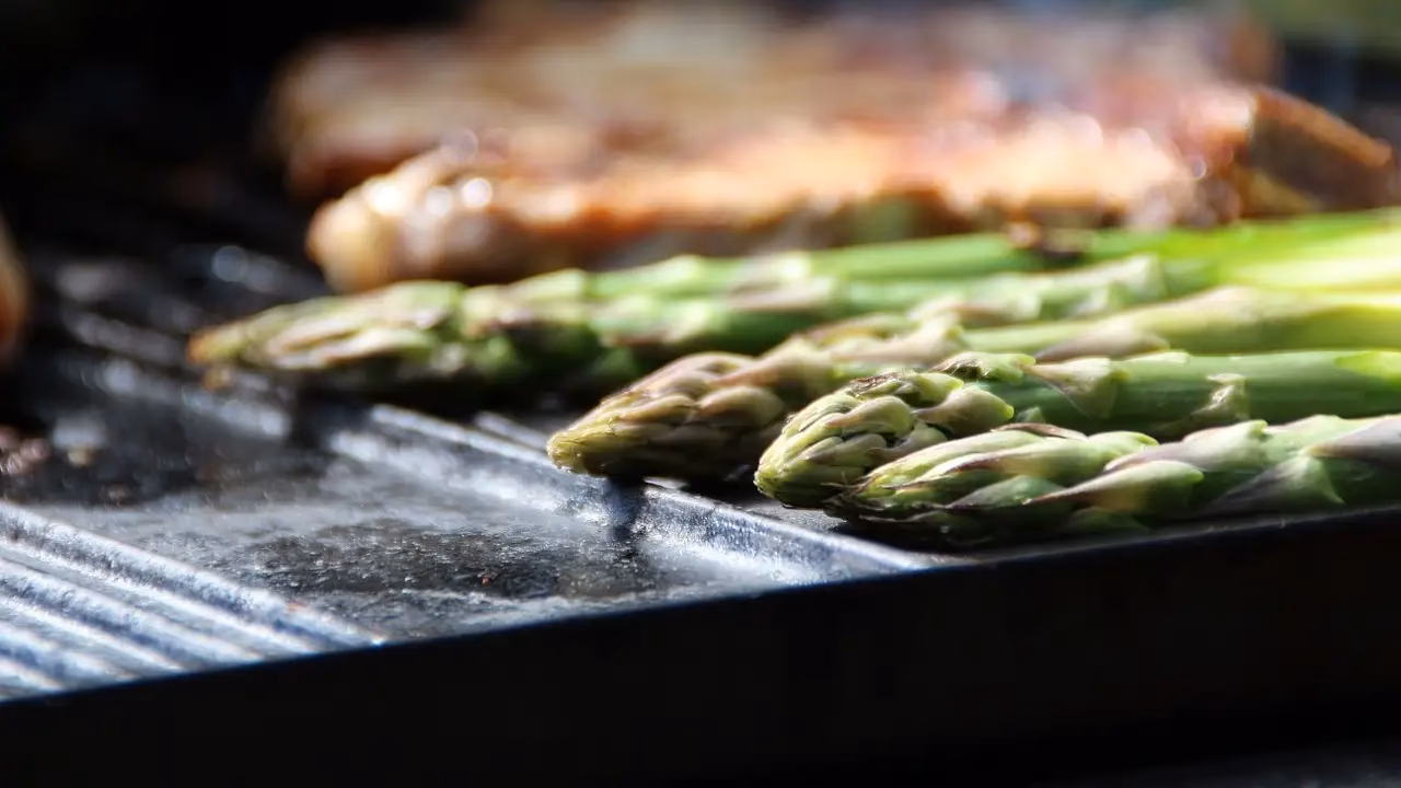 Wie kocht man Spargelstangen?