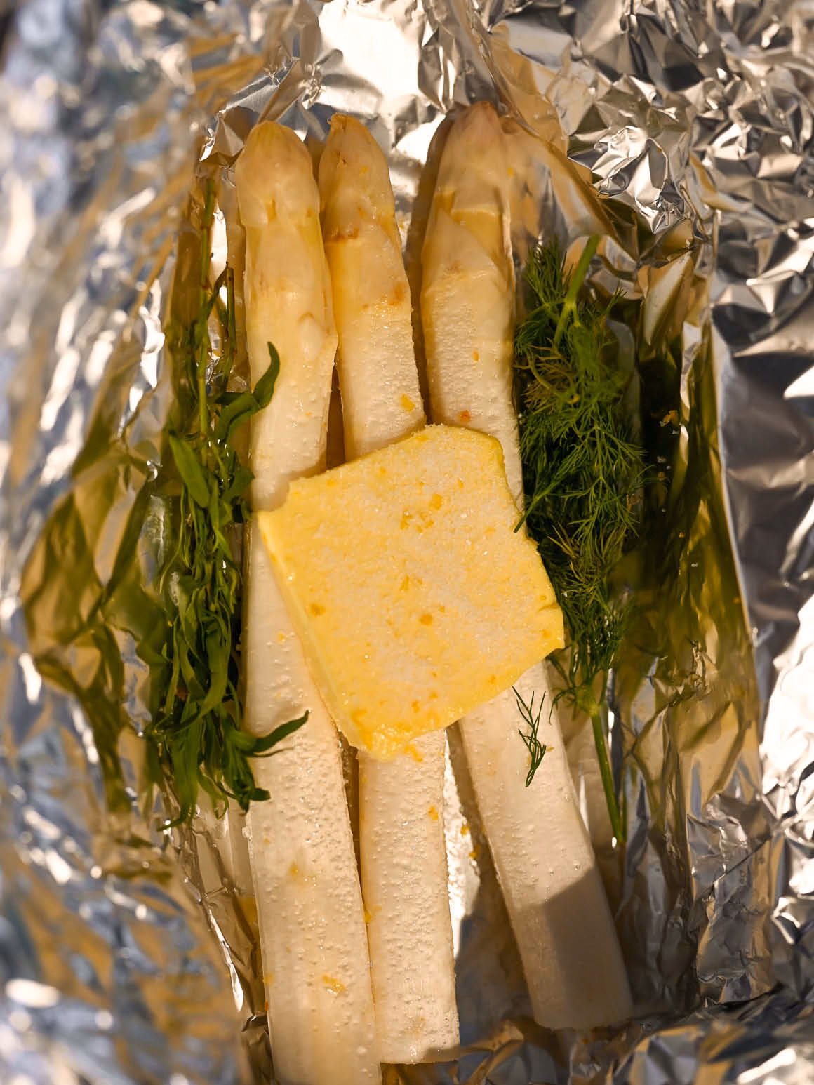 Wie gart man Spargel auf dem Grill?