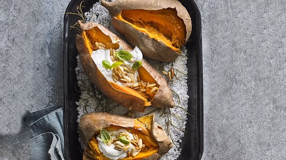 Wie bereite ich Süßkartoffeln in den Ofen vor?