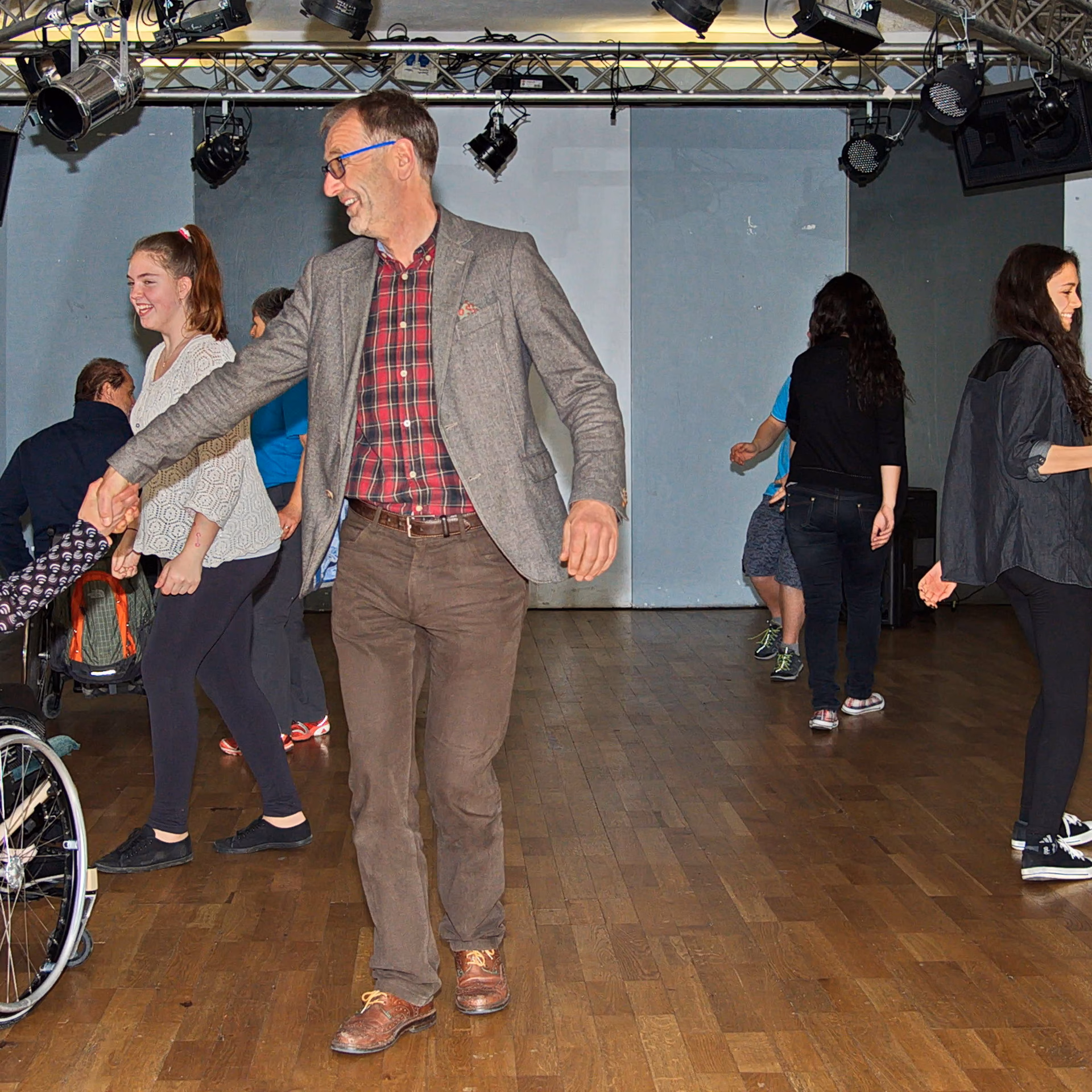 Wann wurde die erste Tanzschule gegründet?