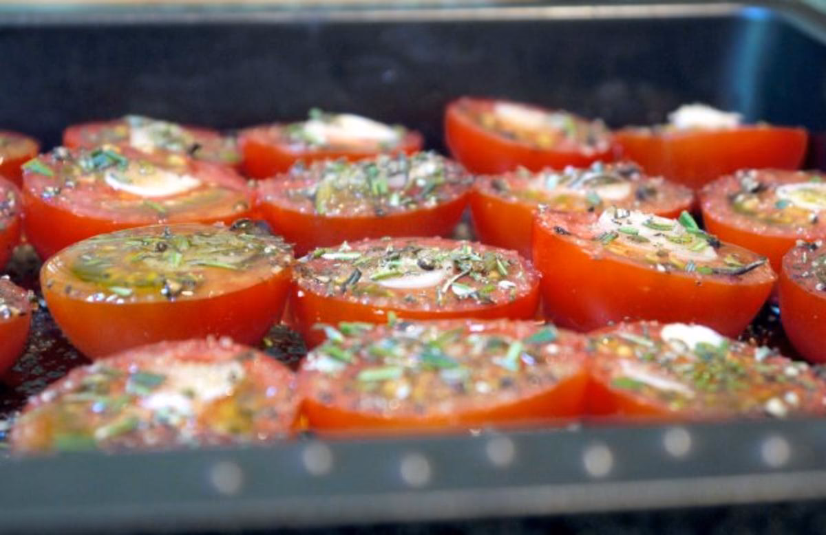 Wie bereite ich Tomaten im Ofen zu?