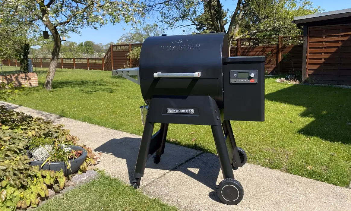 Was ist der Unterschied zwischen einem smokefire und einem Traeger?