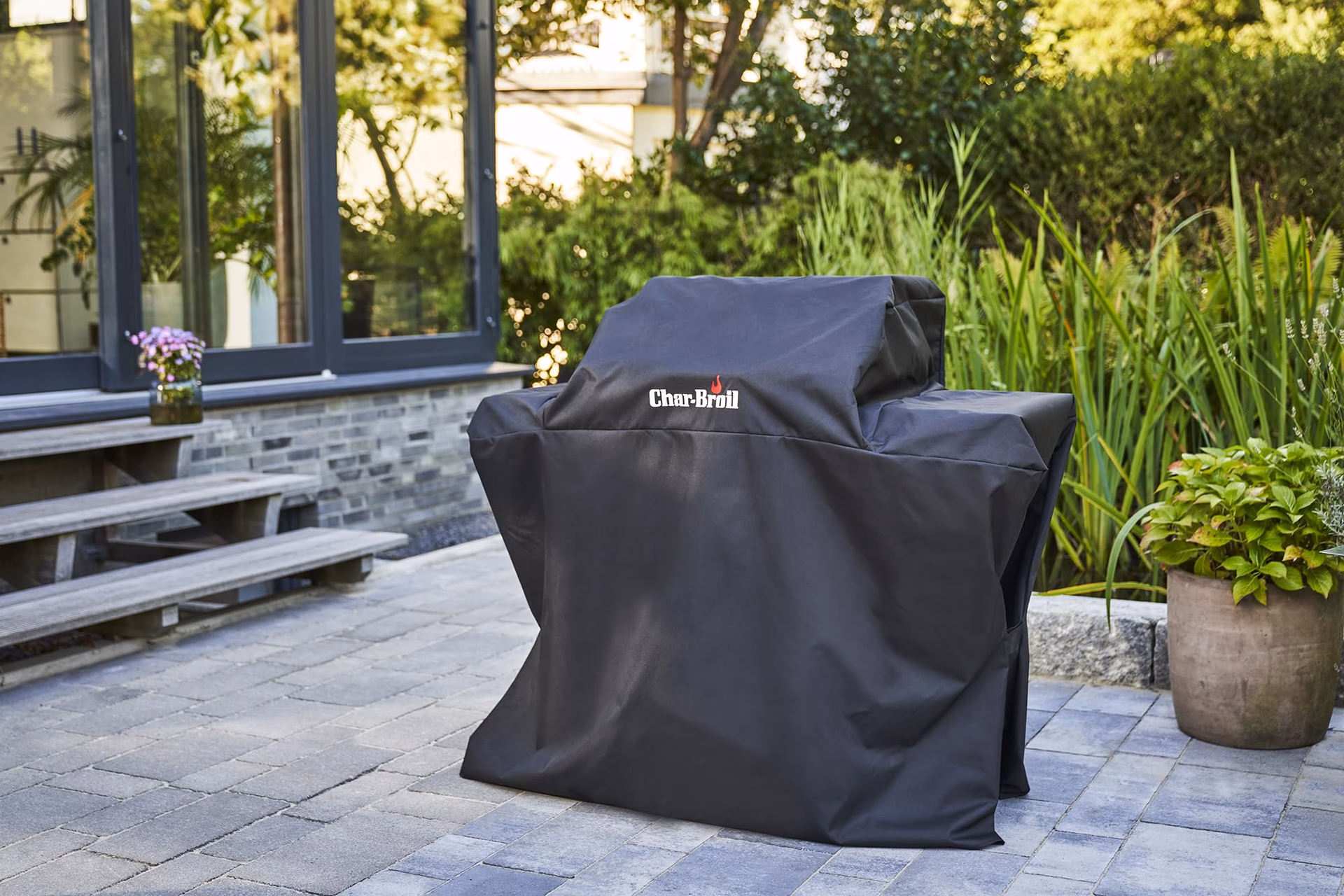 Wie schütze ich meinen Grill vor Wind undwetter?