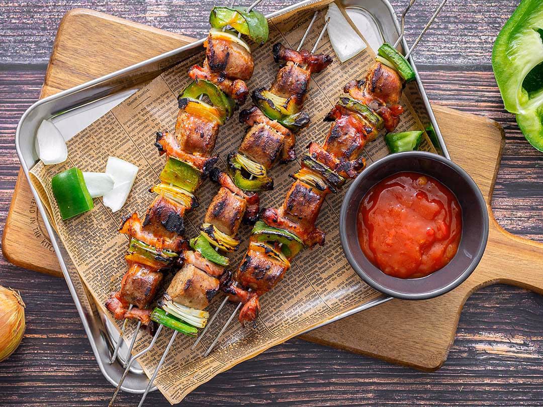 Wie lange dauert es bis die Wurst-Kartoffel-Spieße gar sind?