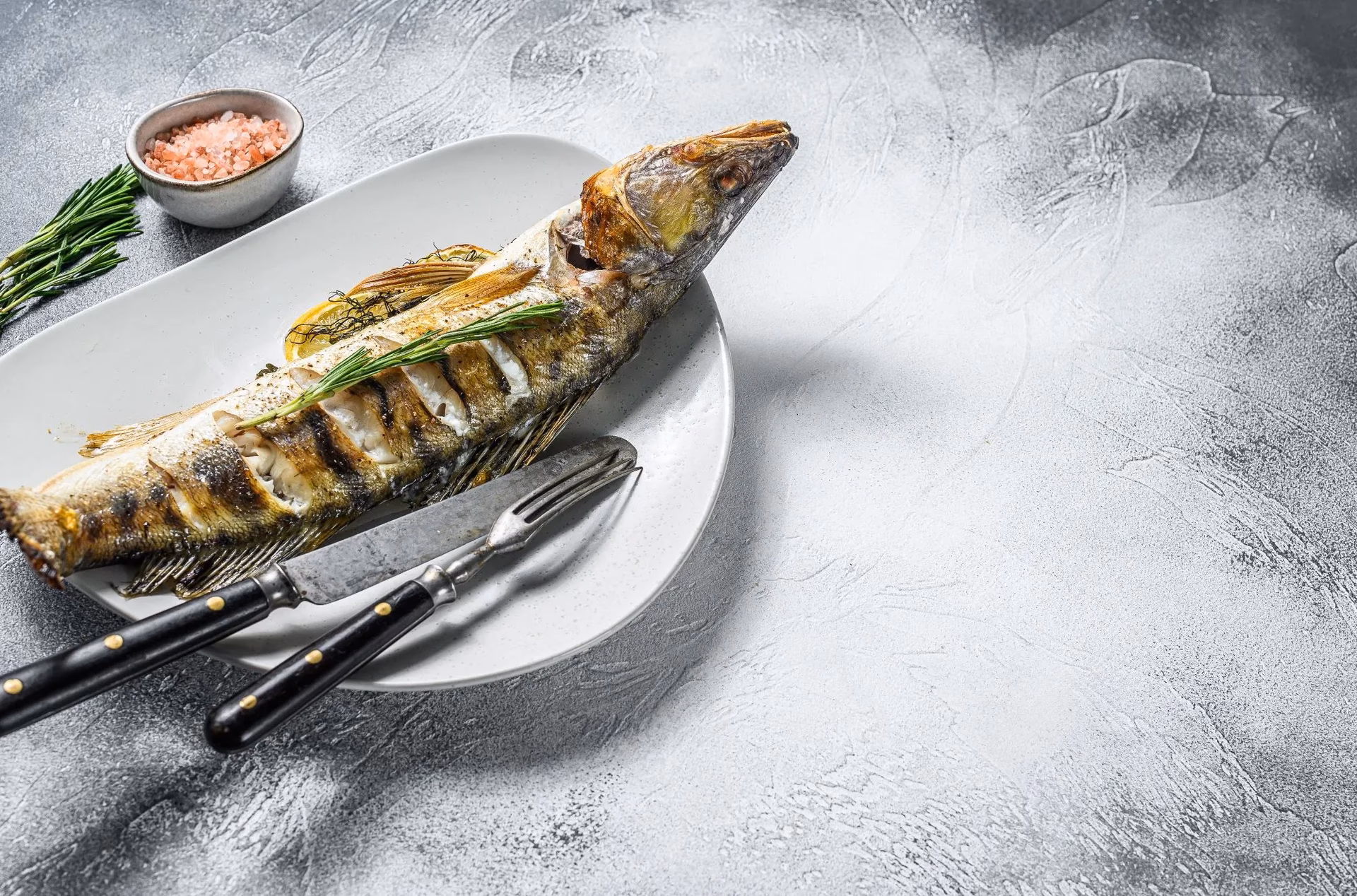 Wie grillt man frisches Zanderfilet?